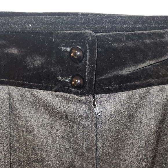 Elegant Gray and Black Wool Women's Valentino Miss V Skirt - Picture 10 of 14